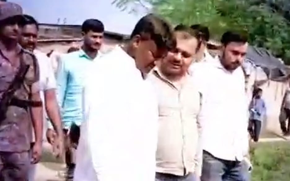 Bihar News: JDU candidate son accused of ignoring rules, roaming around with government bodyguard; RJD