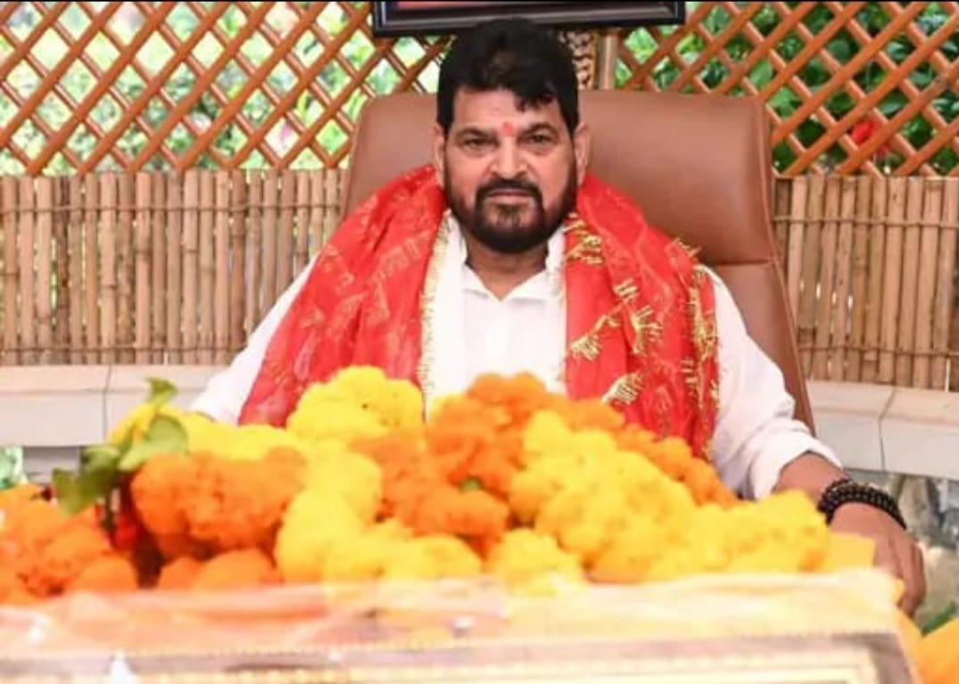 Gonda: Threat to blow up Ram temple, BJP leader Brij Bhushan said, no one has the capacity to throw shells.