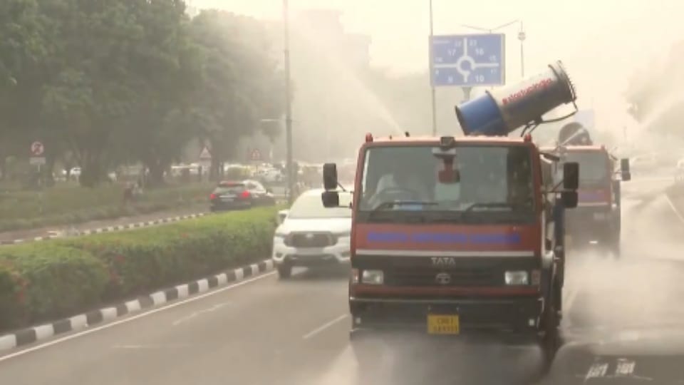 MC deploys anti smog guns and wet sweeping machines to reduce dust pollution in Chandigarh