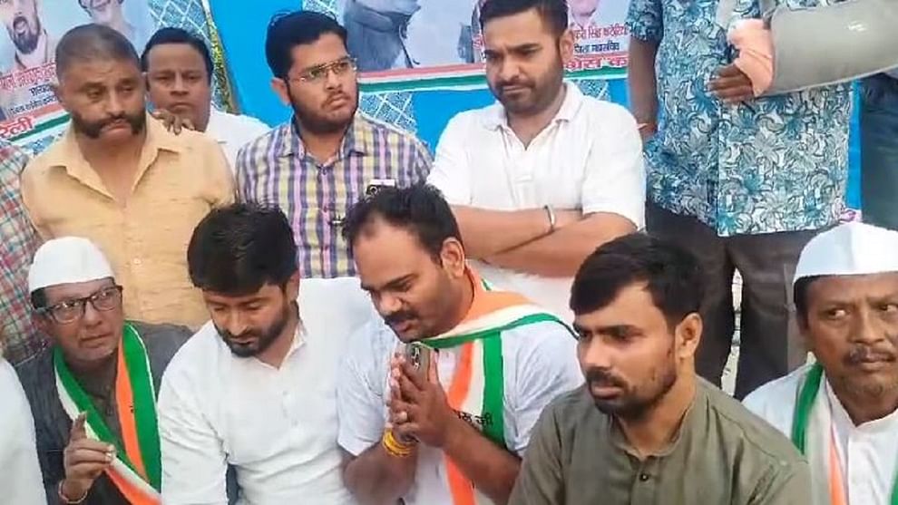 Congress workers postponed their hunger strike in Bareilly