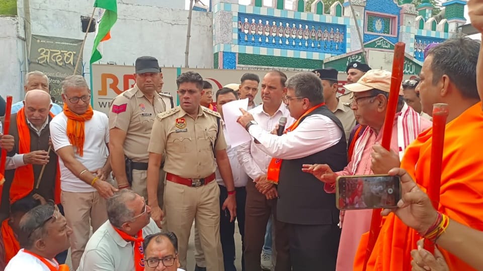 Vishwa Hindu Parishad and Bajrang Dal blocked Ambala Hisar Highway in Ambala City