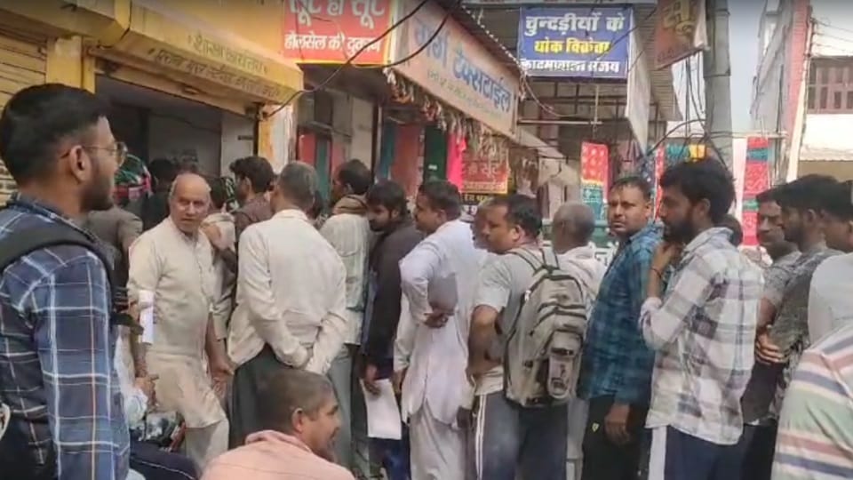 After fertilizers farmers are fighting for seeds in Haryana Vikas Beej Nigam located in Charkhi Dadri