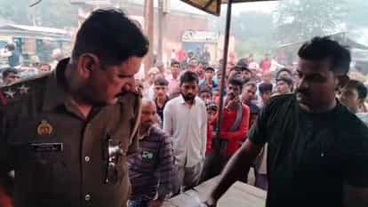 body of shopkeeper was found hanging from noose in his shop in Shravasti