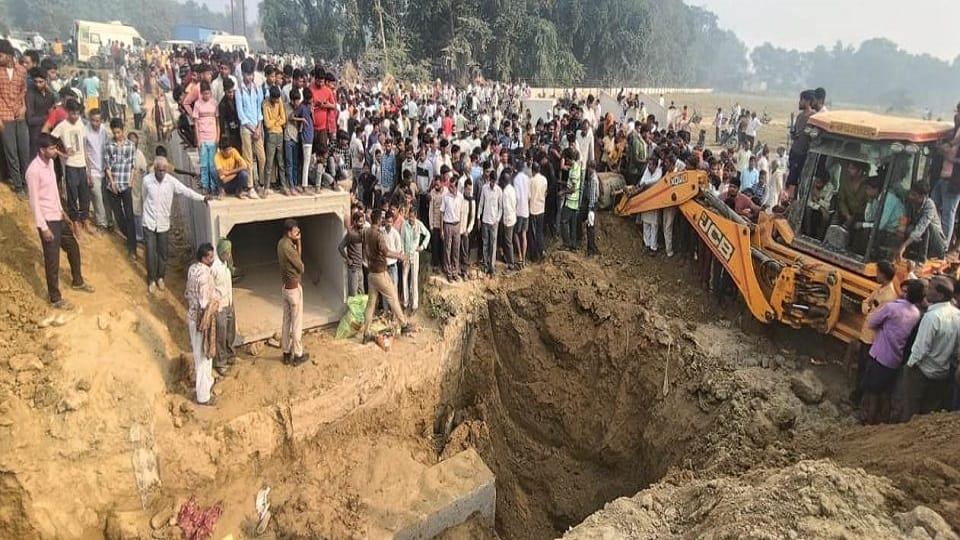 Kasganj Accident News 9 Lives Rescued from the Mud in 45 Minute Check photos