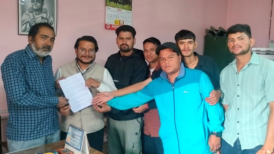 Dharchula mobiles ringing on Nepali SIM