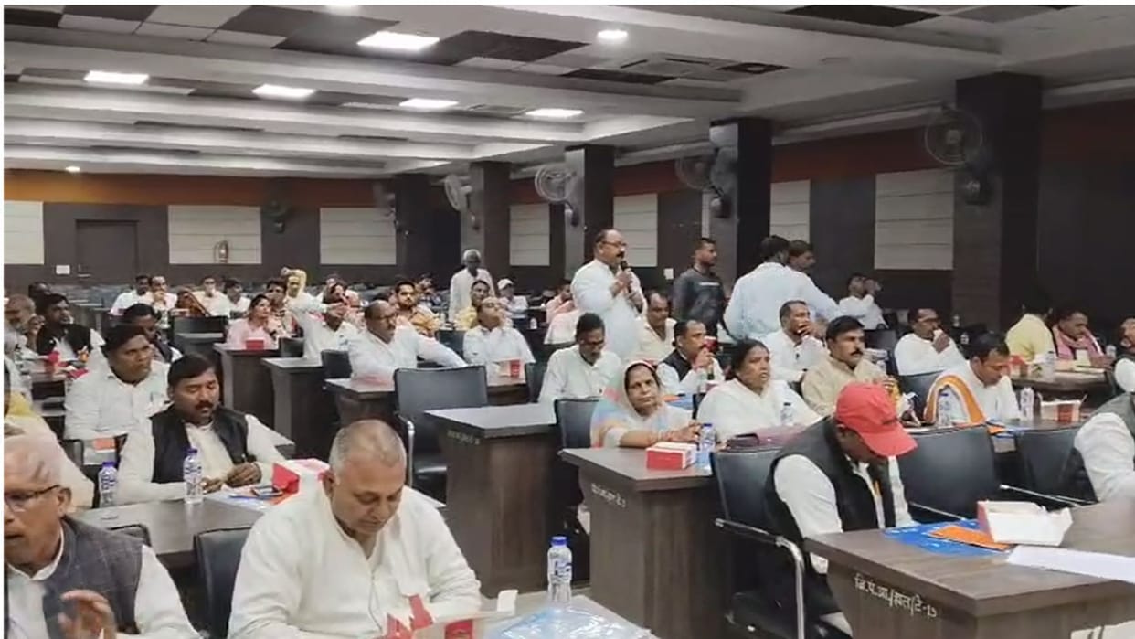 Members raised the issue of problems in the district panchayat meeting officials assured solution