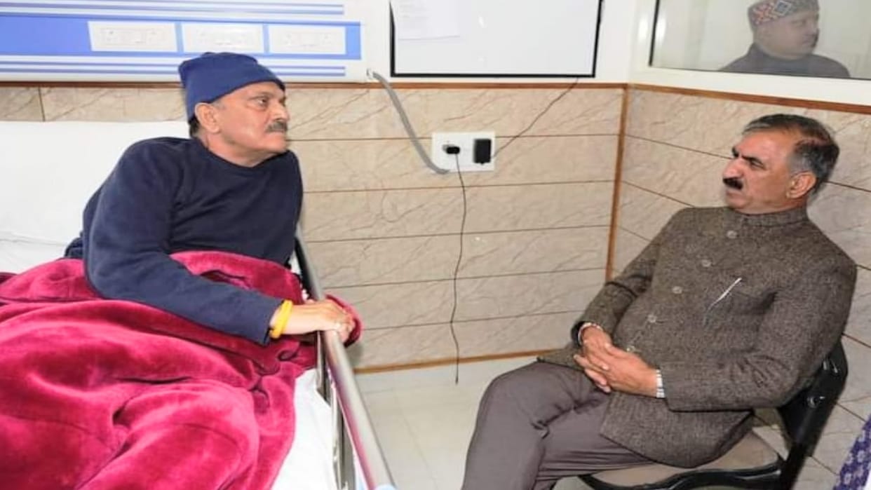 CM Sukhvinder Sukhu  enquired about the well being of Finance Commission Chairman Nandlal at IGMC