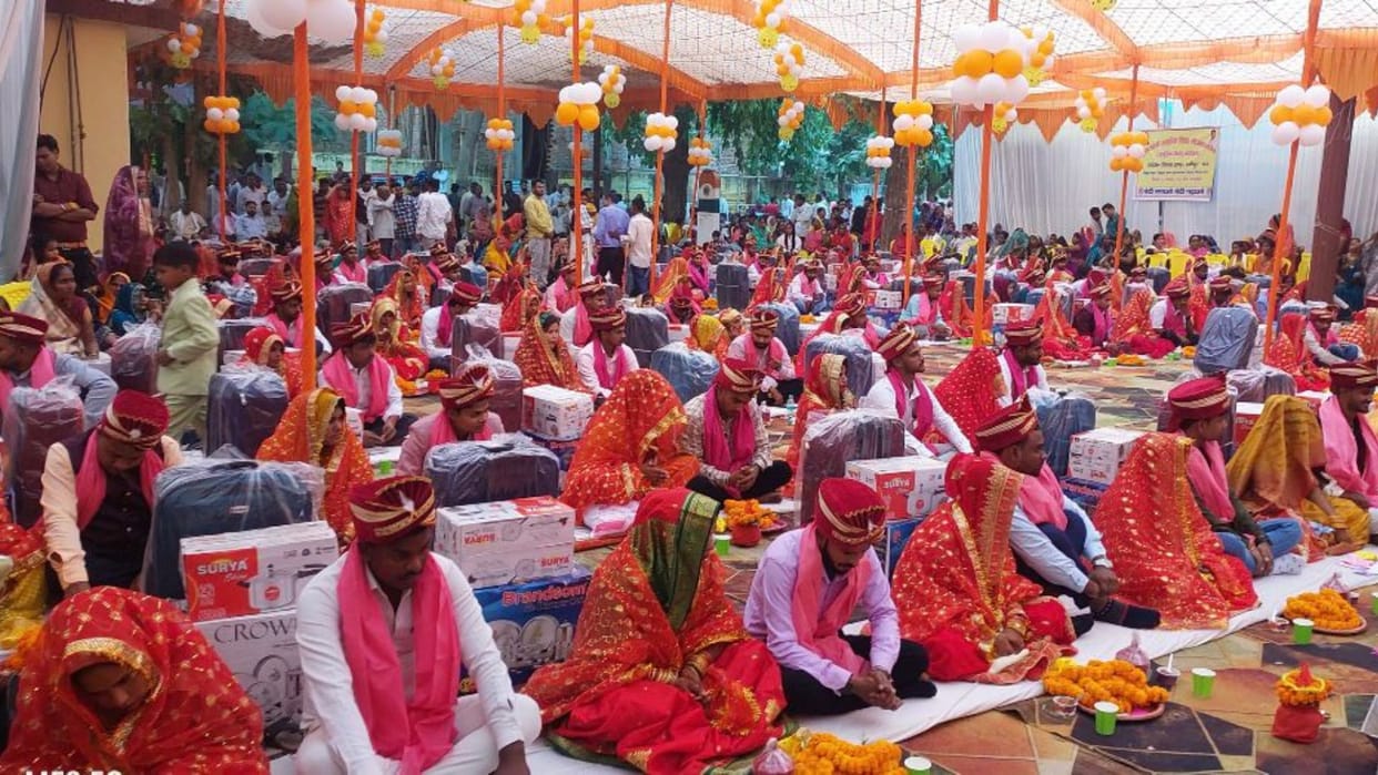 Mass marriage Three couples remarried in pavilion two already children fraud happened in Sonbhadra