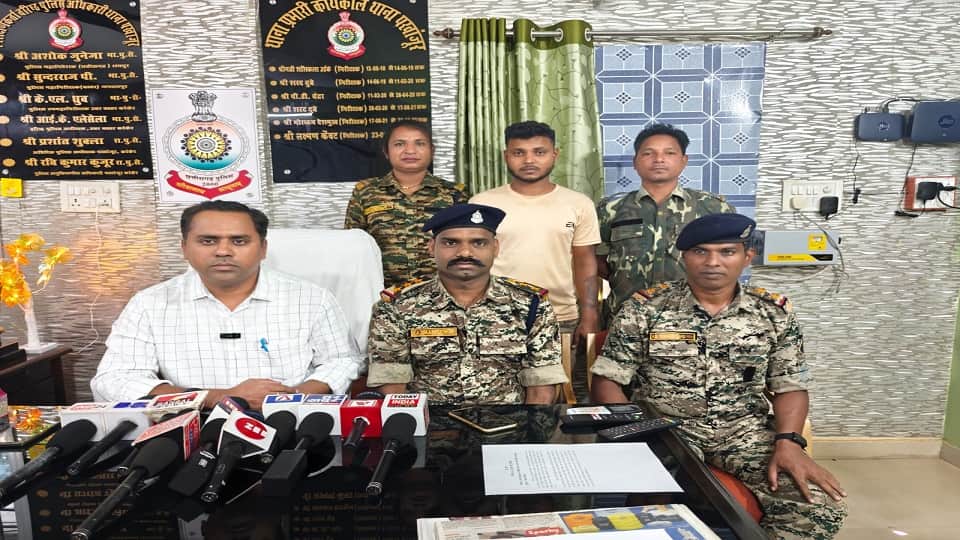 पुलिस की गिरफ्त में आरोपी