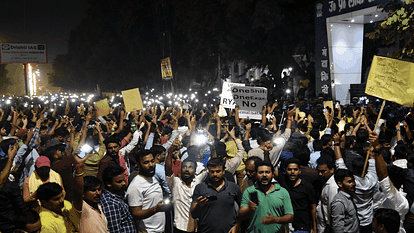 Protests continued throughout night in Prayagraj Competitive students also raised slogan