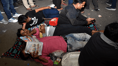 Protests continued throughout night in Prayagraj Competitive students also raised slogan