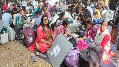 Salumbar Bypolls : कल सवेरे सात बजे से शुरू होगी मतदान प्रक्रिया, मतदान केंद्रों के लिए रवाना हुए दल Salumbar Bypolls: Voting process will start from 7 am tomorrow, teams left for polling stations