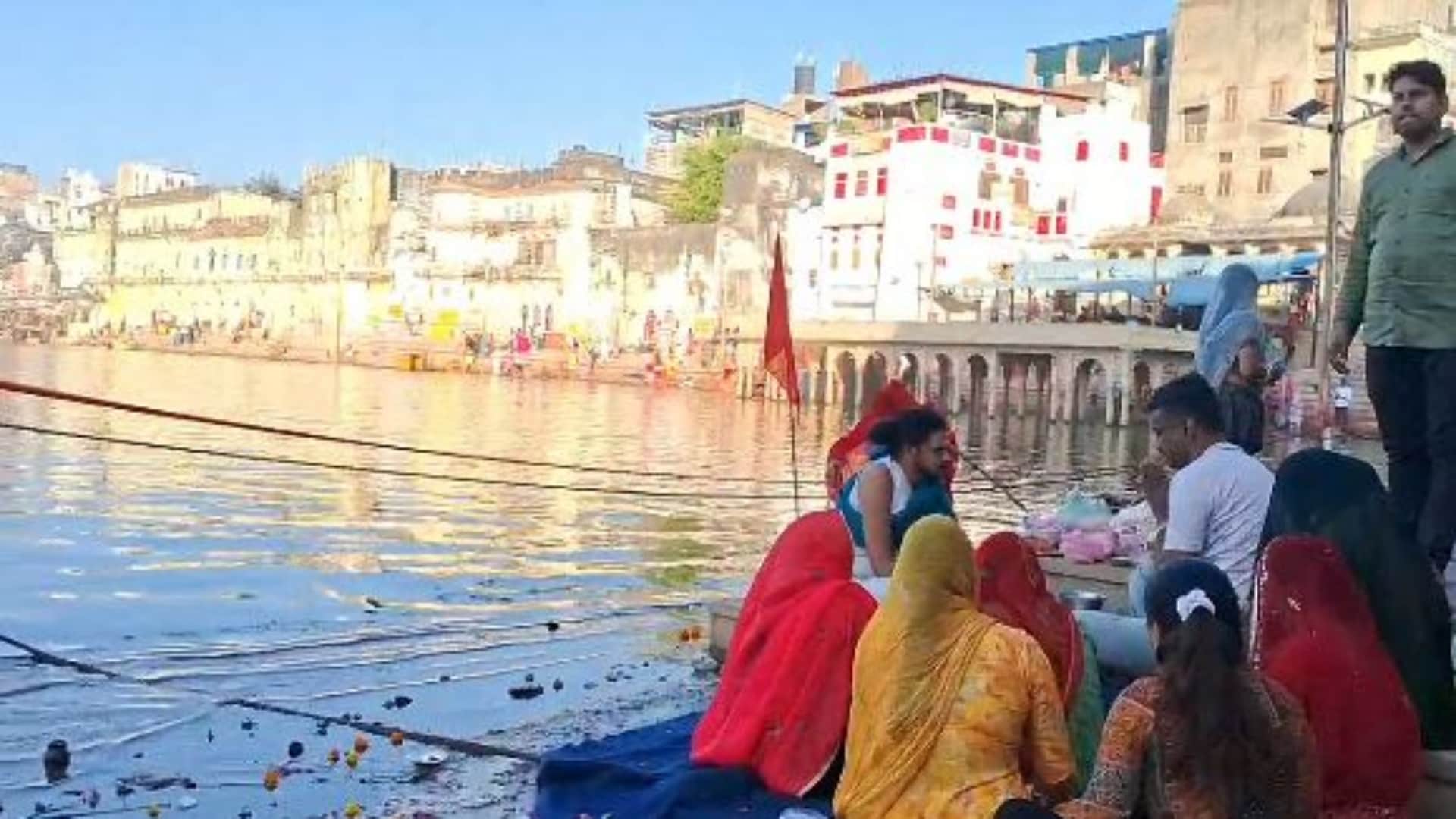 Ajmer : Kartik Panchatirtha Snan started from today, lakhs of devotees came to take a dip in Pushkar Sarovar