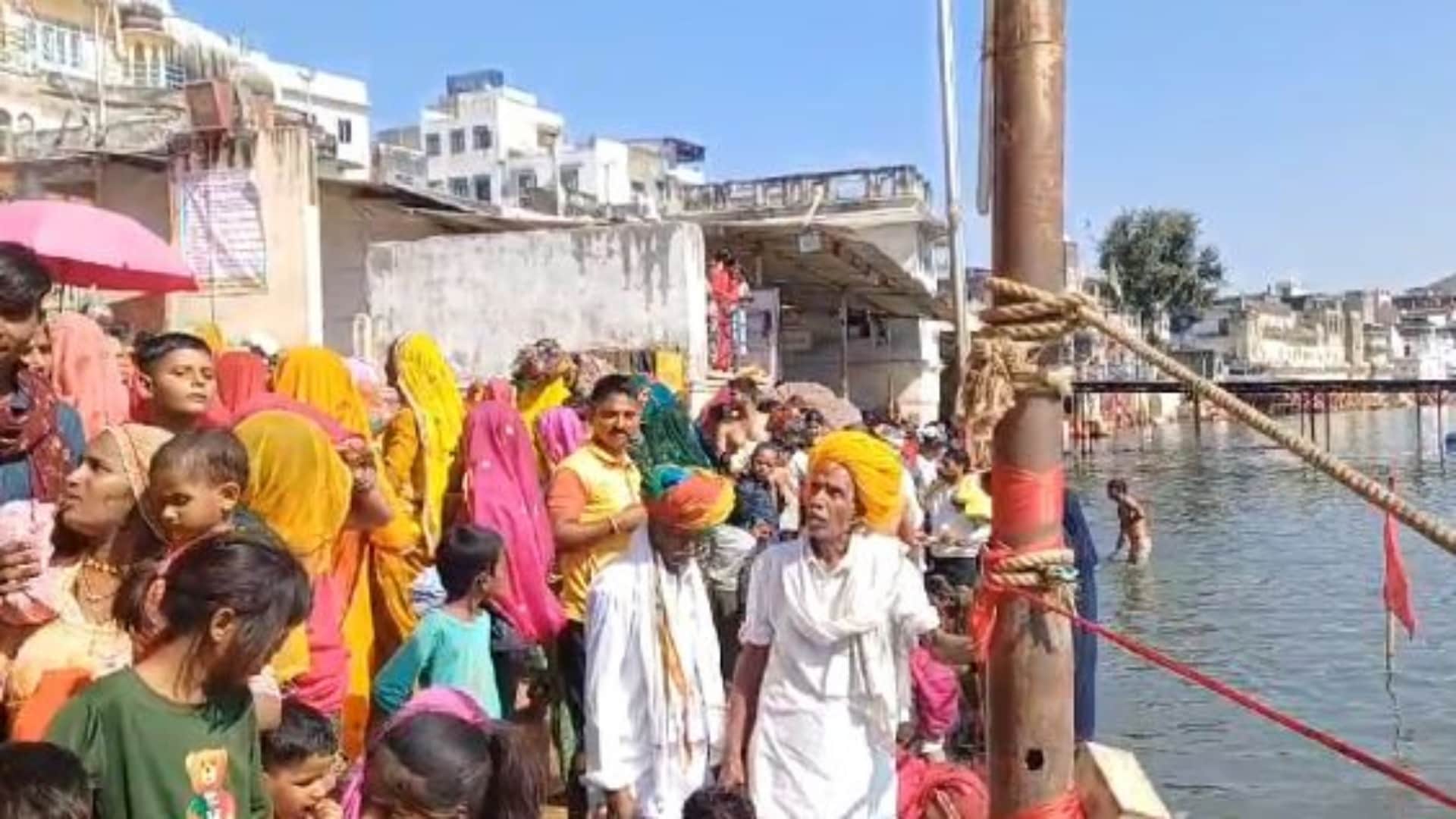 Ajmer : Kartik Panchatirtha Snan started from today, lakhs of devotees came to take a dip in Pushkar Sarovar