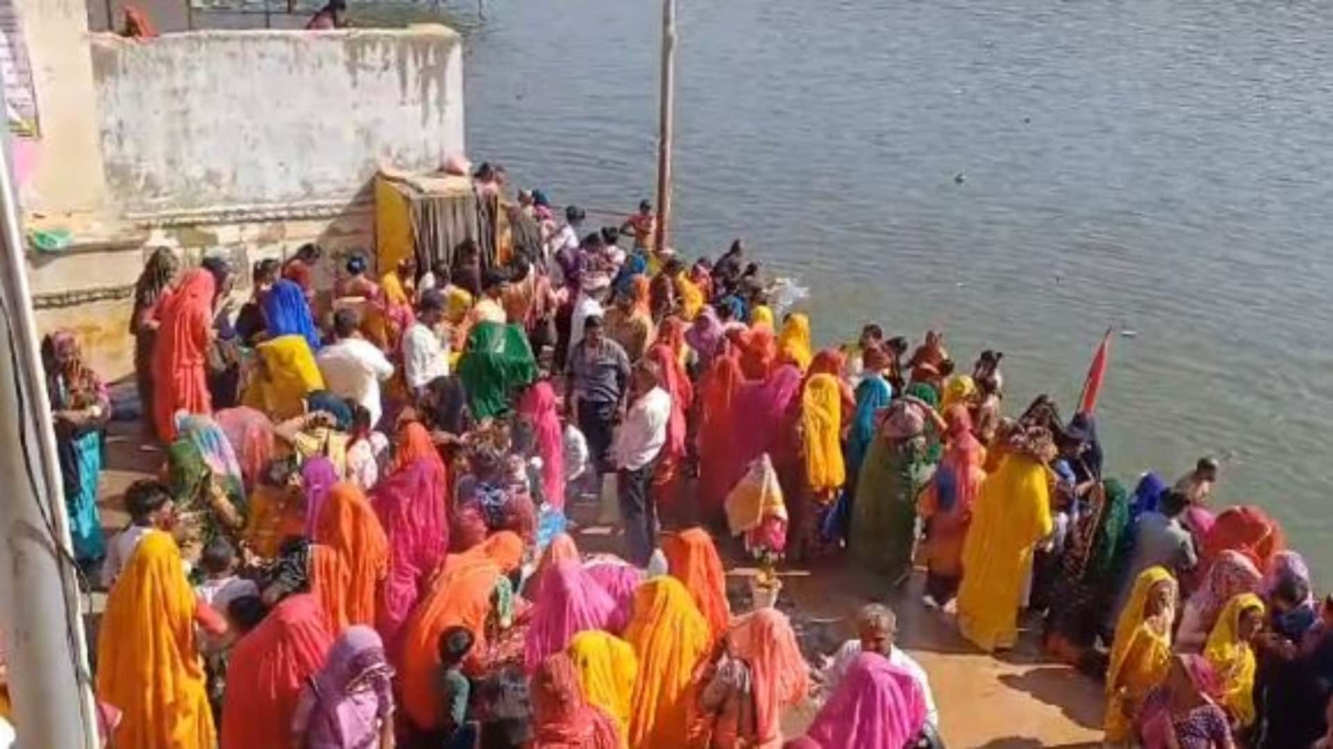 Ajmer : Kartik Panchatirtha Snan started from today, lakhs of devotees came to take a dip in Pushkar Sarovar