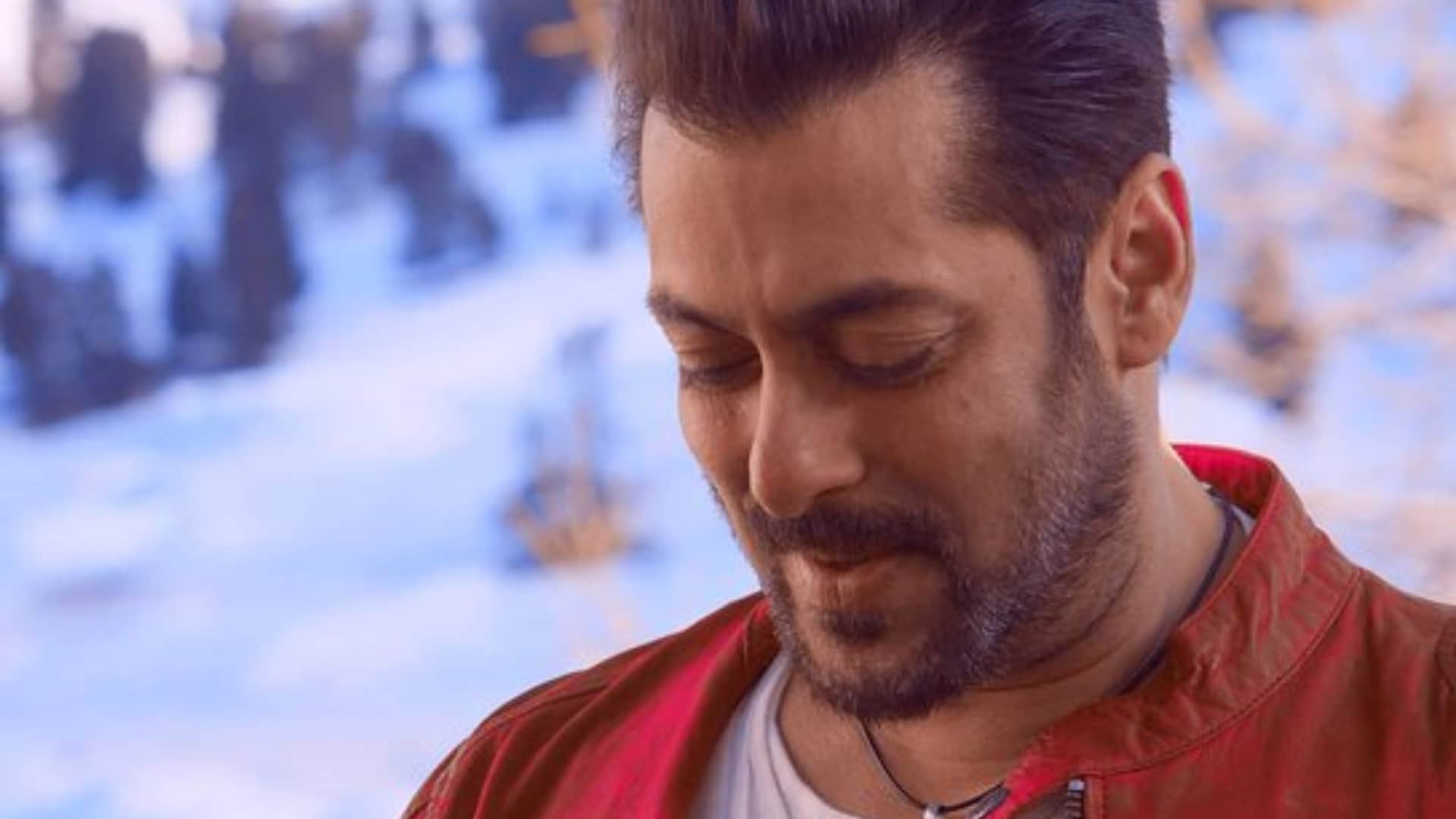 Salman Khan first photo from sikandar He is all smiling from heavily guarded sets in Hyderabad goes viral