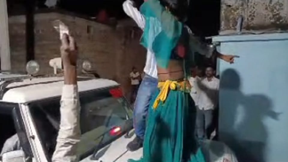 people climbed on SDM car and kept dancing and playing hooter in Jhansi