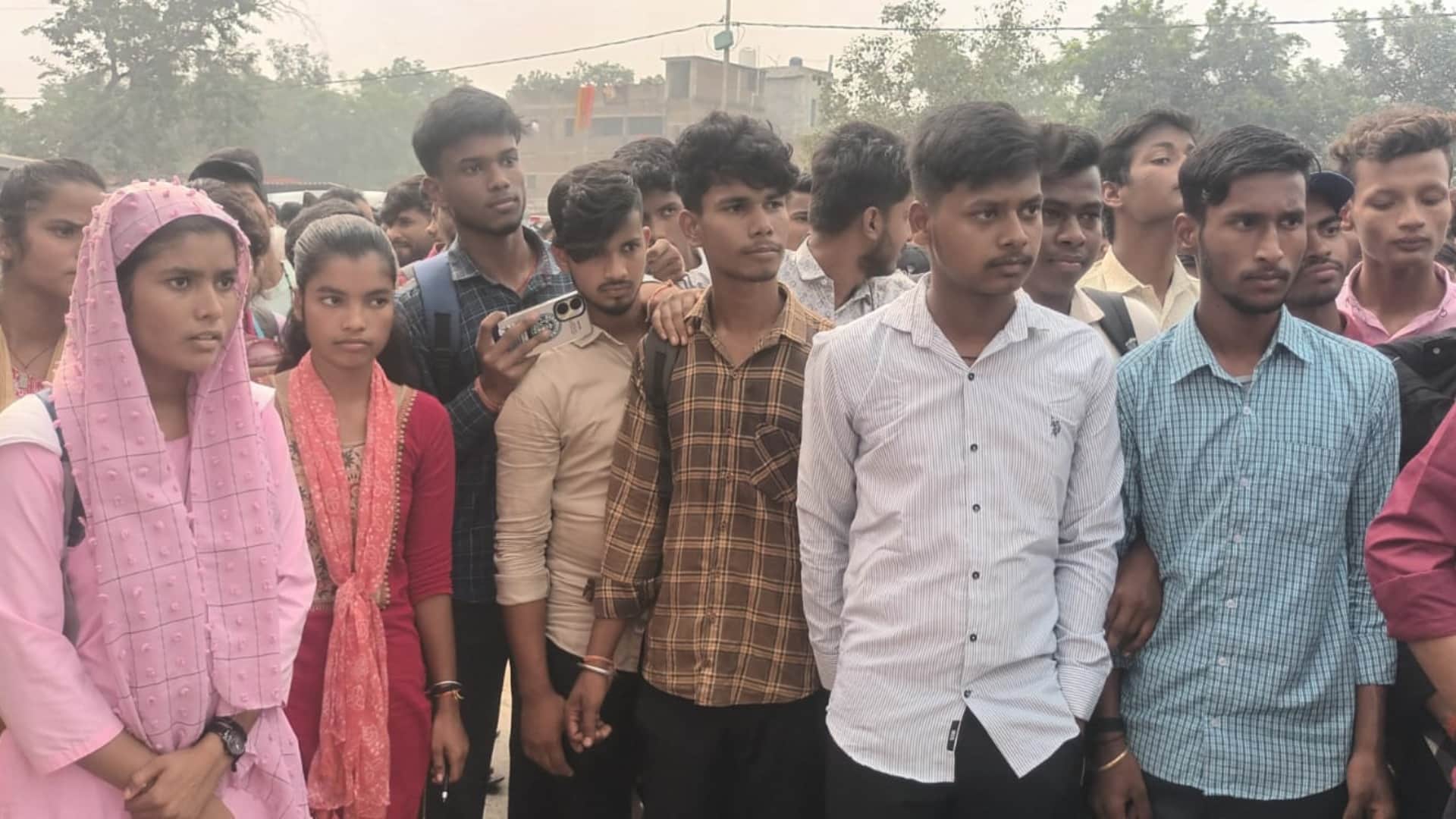 Siwan Hundreds of students thrown out of examination centre for not wearing uniform uproar over Talibani order