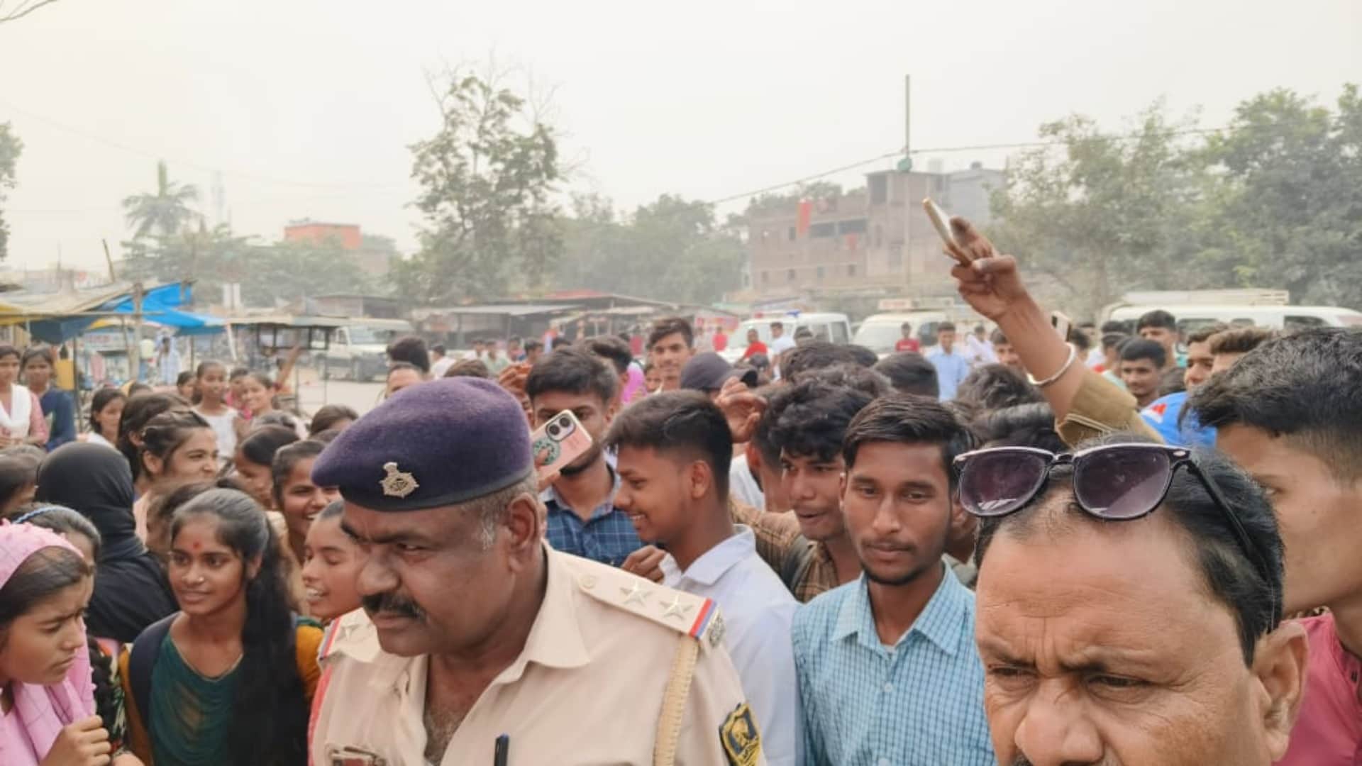 Siwan Hundreds of students thrown out of examination centre for not wearing uniform uproar over Talibani order