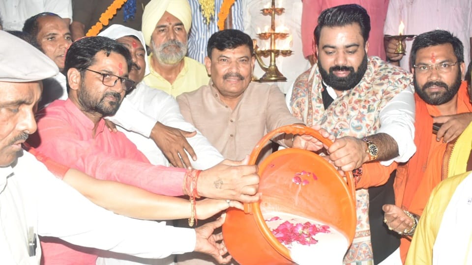 banks Patit Pavani resonated with aarti and chanting mantras, see pictures of zeal and enthusiasm Tigri Mela