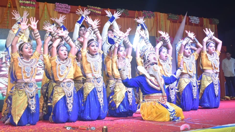 Tigri Mela: Faith, joy.. different colors of culture are also visible, sky descended on earth colorful lights