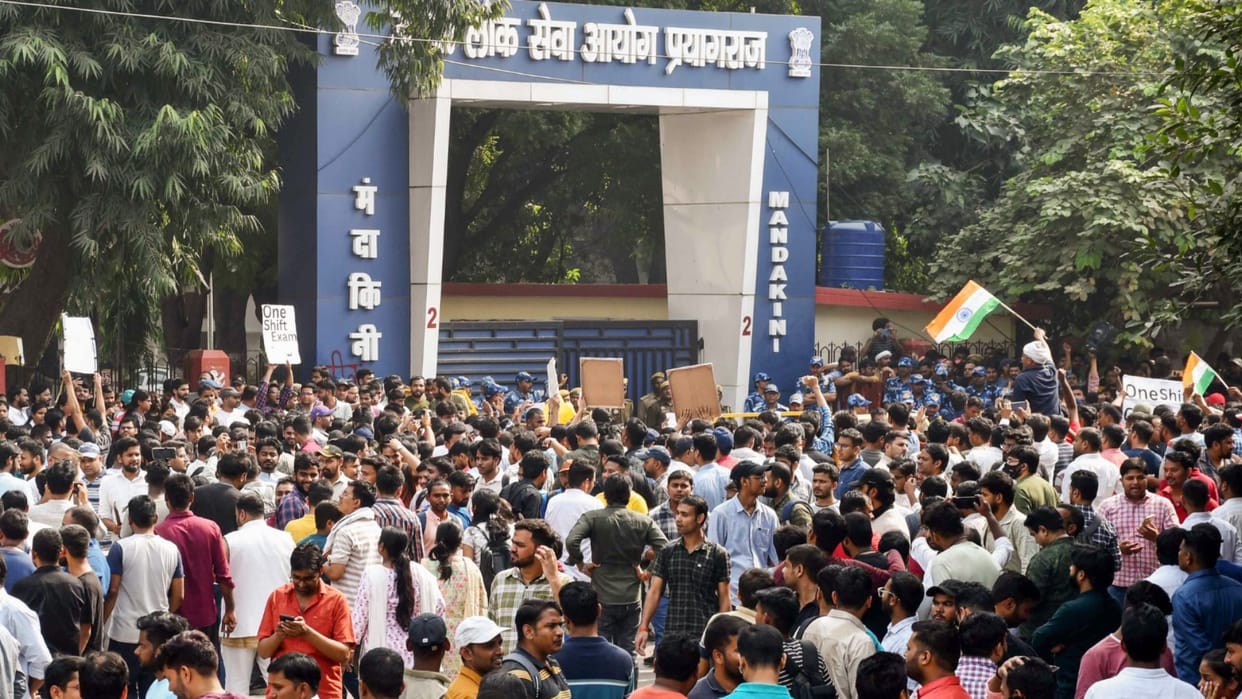 UPPSC Protest New date of PCS exam announced exam will be held on 22 December