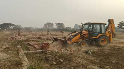 BDA bulldozer ran on illegal colony in Bareilly