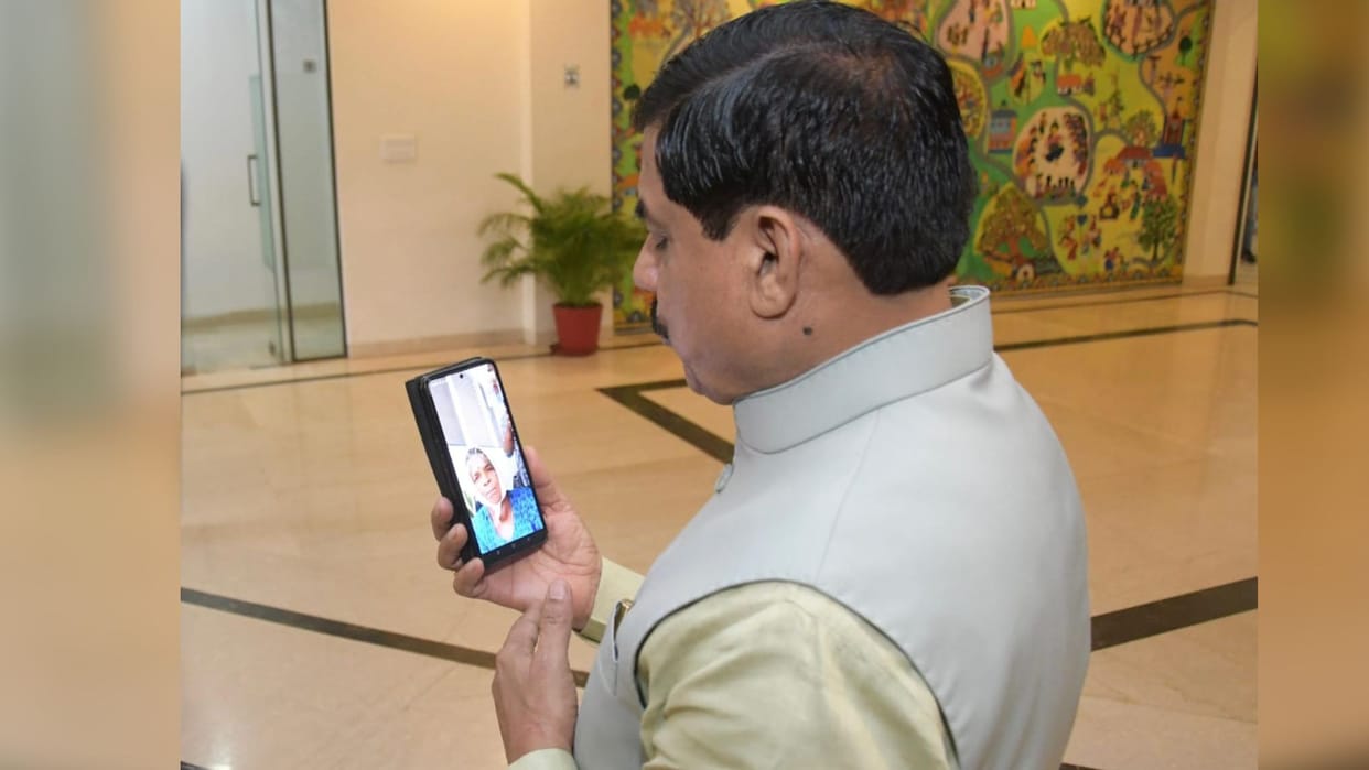 CM Yadav spoke on phone with brave Bhujlo Bai who fought with the wolf