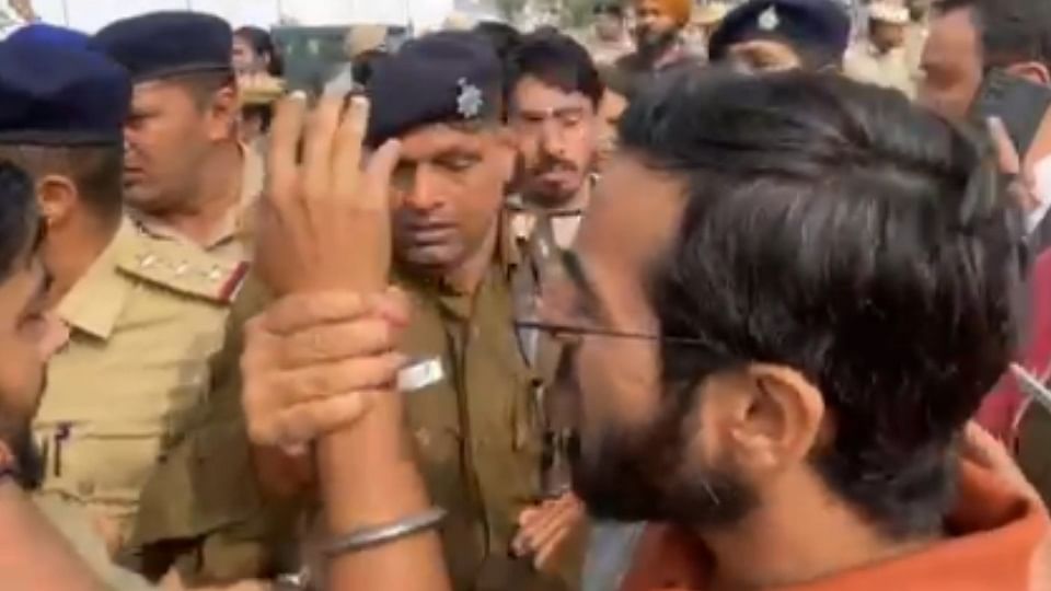 scuffle between students came to meet CM Bhagwant Mann and police in PU