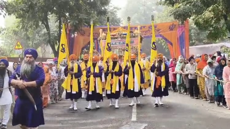 Nagar Kirtan Organised In Chandigarh On Occasion Of Birth Anniversary Of Guru Nanak Dev – Amar Ujala Hindi News Live