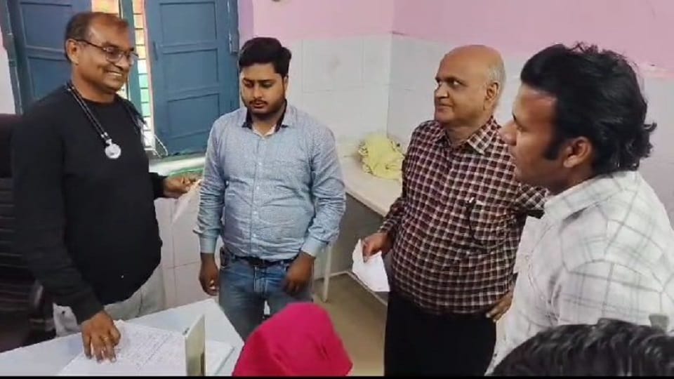Shamli: DM reached CHC and said - Sir, get my sister's ultrasound done... got this answer