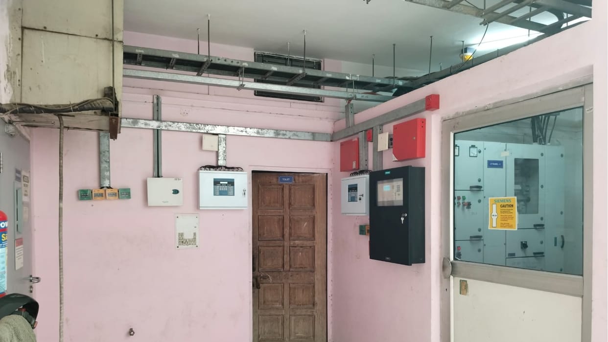 Robbery at gunpoint at Airtel Exchange in Fatehabad, equipment worth crores stolen