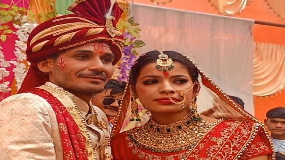 Dead body of newly married couple found hanging in ranikhet