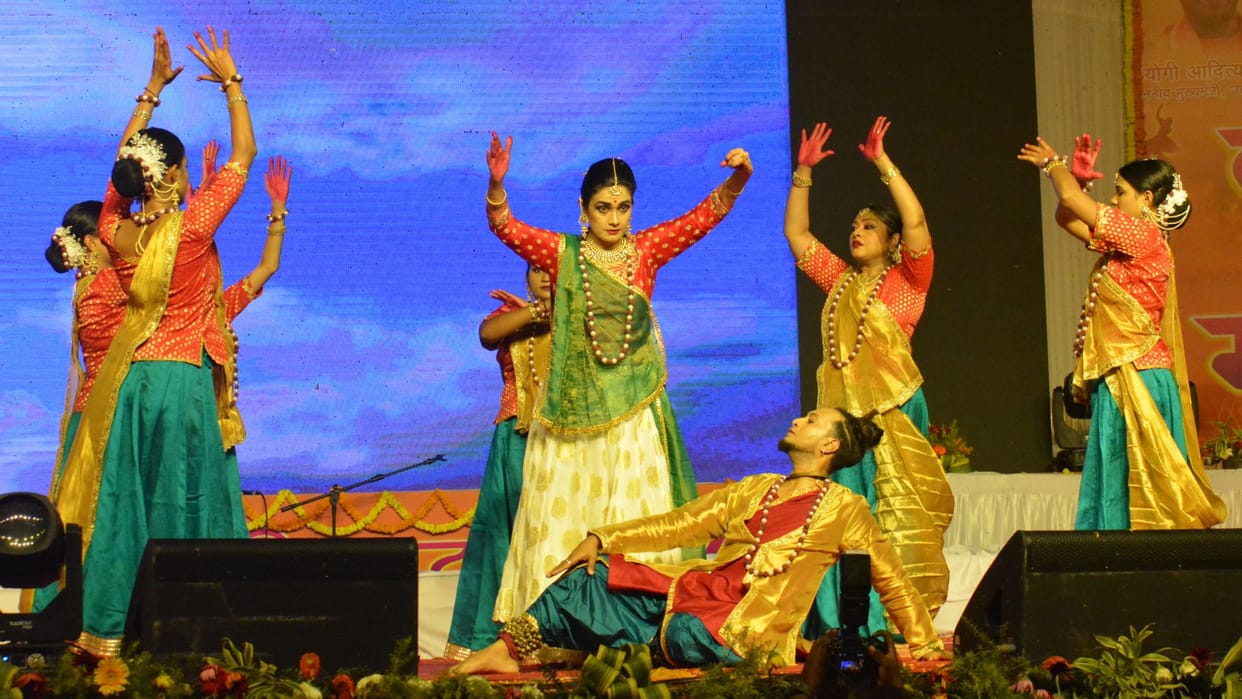 PHOTO Yasmin performed Shiv Vandana Kathak and Himanshi with Kuchipudi Kashi Ganga Mahotsav begins