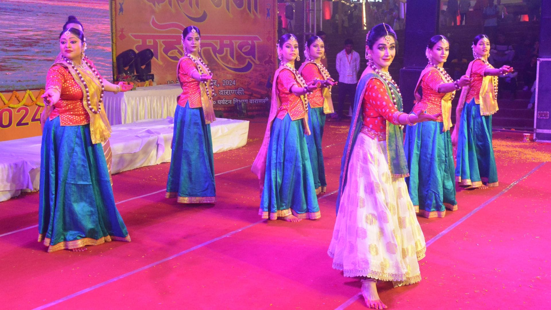 PHOTO Yasmin performed Shiv Vandana Kathak and Himanshi with Kuchipudi Kashi Ganga Mahotsav begins