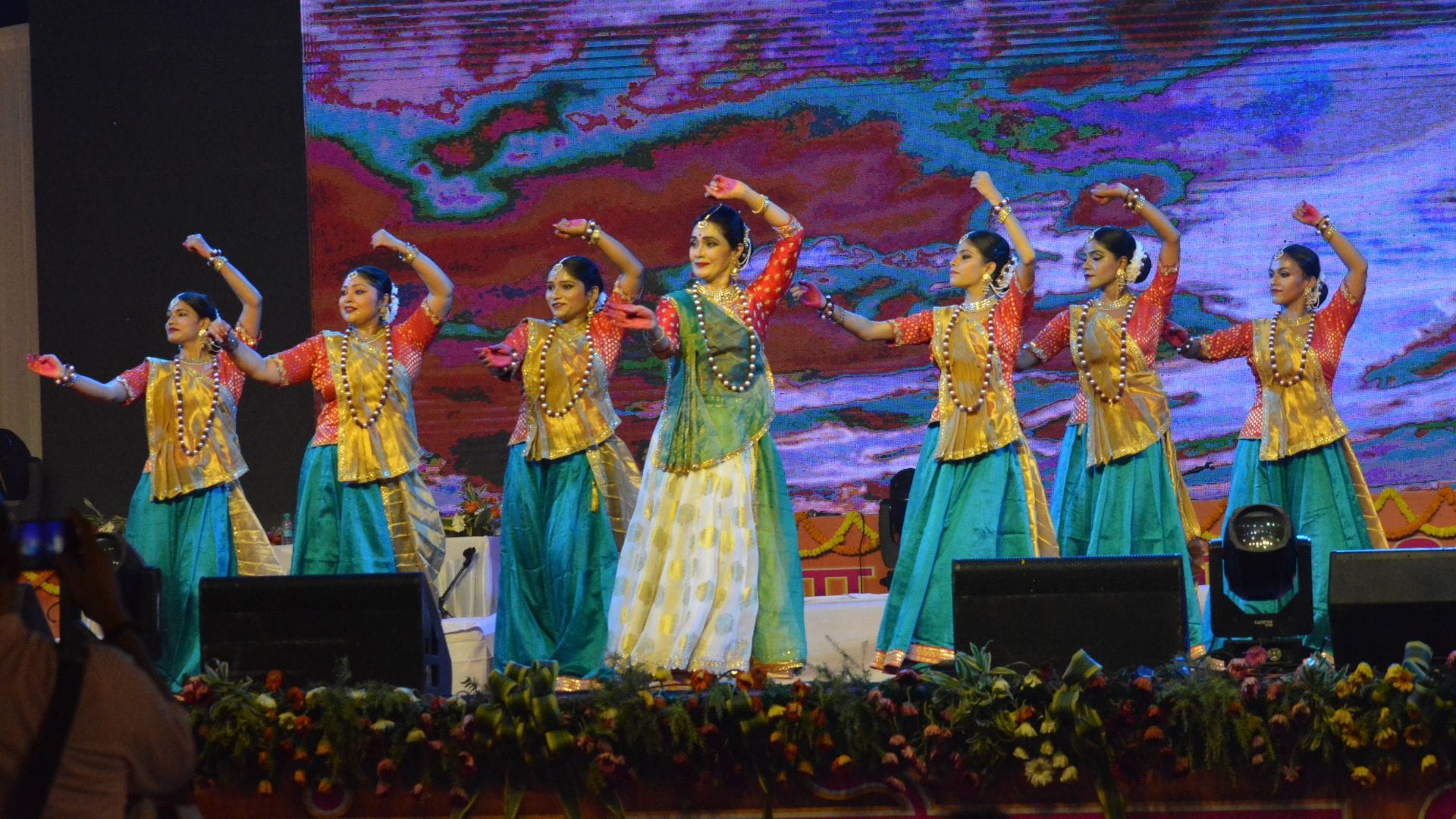 PHOTO Yasmin performed Shiv Vandana Kathak and Himanshi with Kuchipudi Kashi Ganga Mahotsav begins