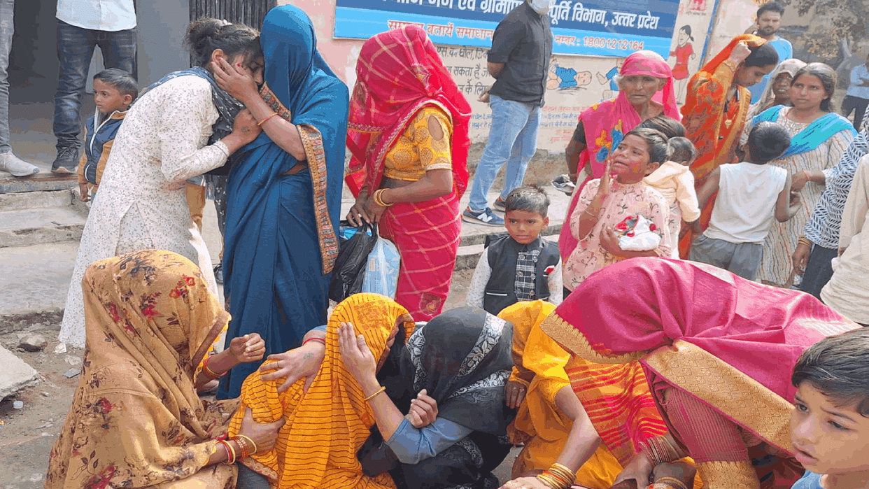 woman died after axle of a tempo broke in Hathras