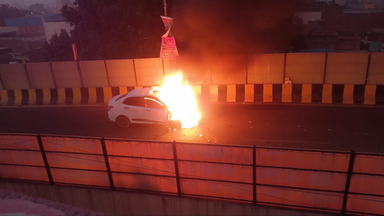 Delhi: Litterateur Kunwar Ranjit Singh car set on fire.