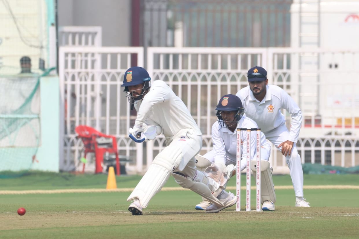 Ranji Trophy: UP team got oit on 89 runs against Karnataka.