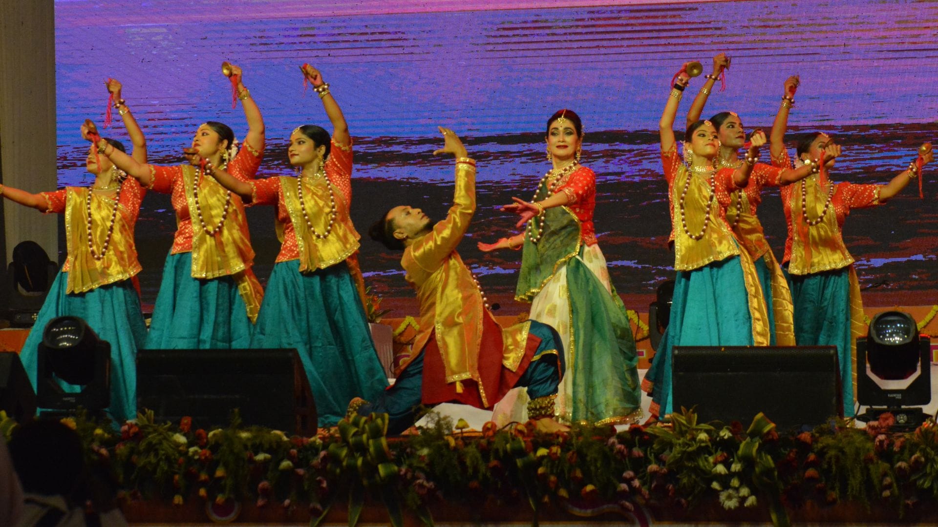 PHOTO Yasmin performed Shiv Vandana Kathak and Himanshi with Kuchipudi Kashi Ganga Mahotsav begins