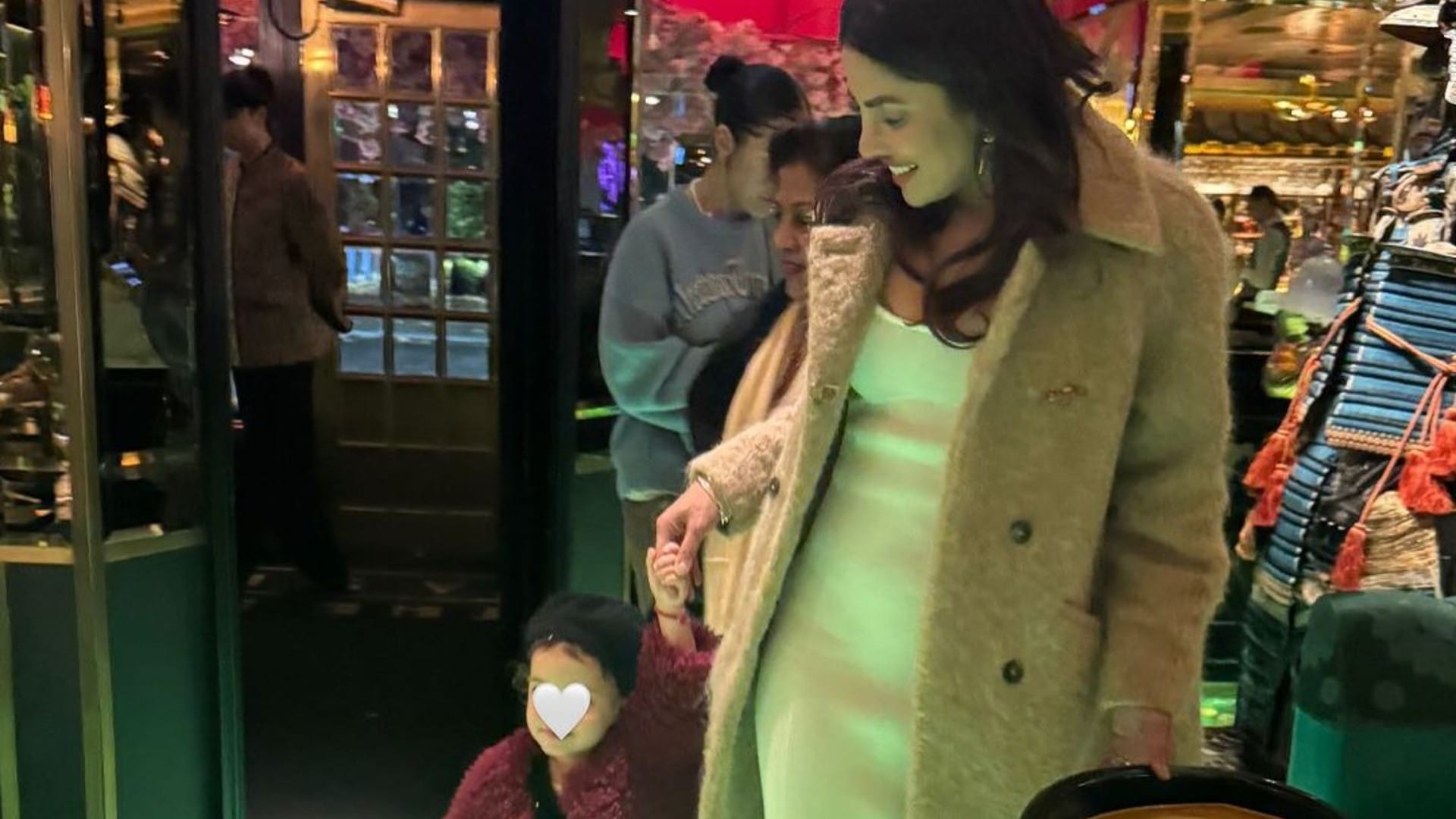 Shooting of Citadel Season 2 completed Priyanka Chopra expressed gratitude to team Malti also seen in her lap