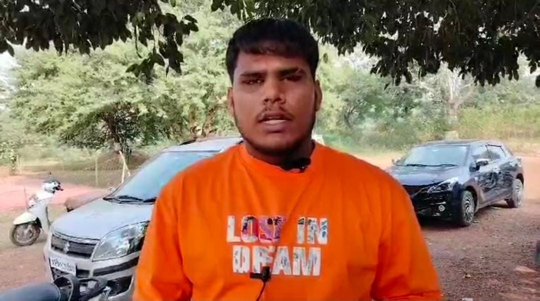 goons beat Azhar mistaking him to be Arshad In Katni