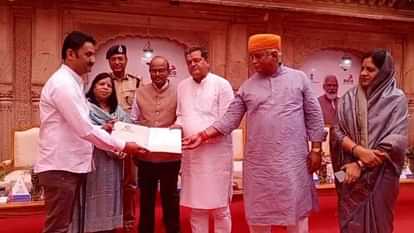 Bikaner News: राइजिंग राजस्थान समिट छलका दर्द, उद्योगपति की बात पर असहज नजर आए अधिकारी, जानें क्या कहा Bikaner News: Industrialist raised the issue of garbage in Rising Rajasthan Summit