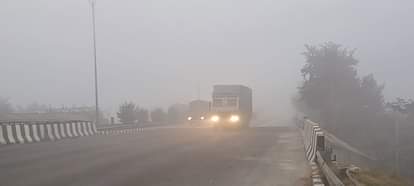 कई जिलों में सुबह शाम दिखता है कोहरा।