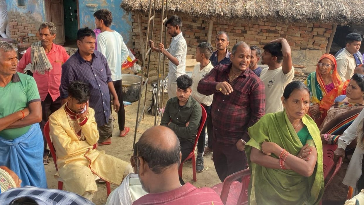 Drug addict groom and father held hostage by the girl's family, marriage did not take place