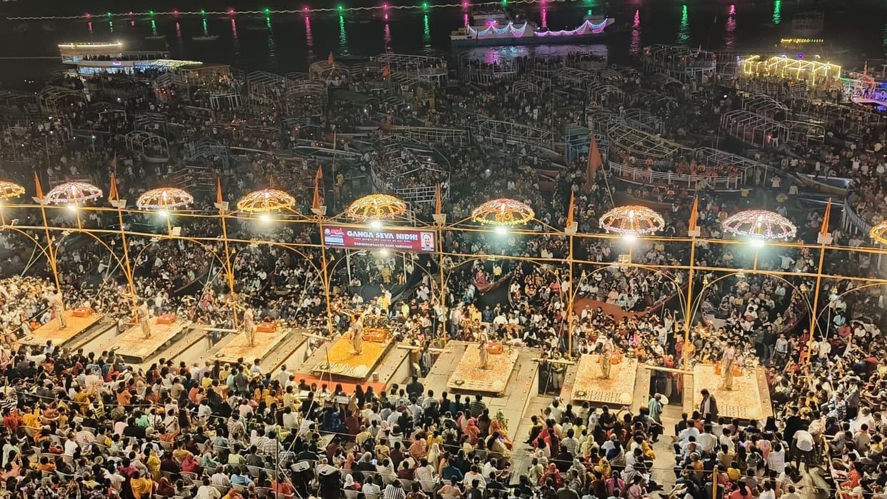 You would have never seen such an attraction lights of fringes on the ghat see photo gallery