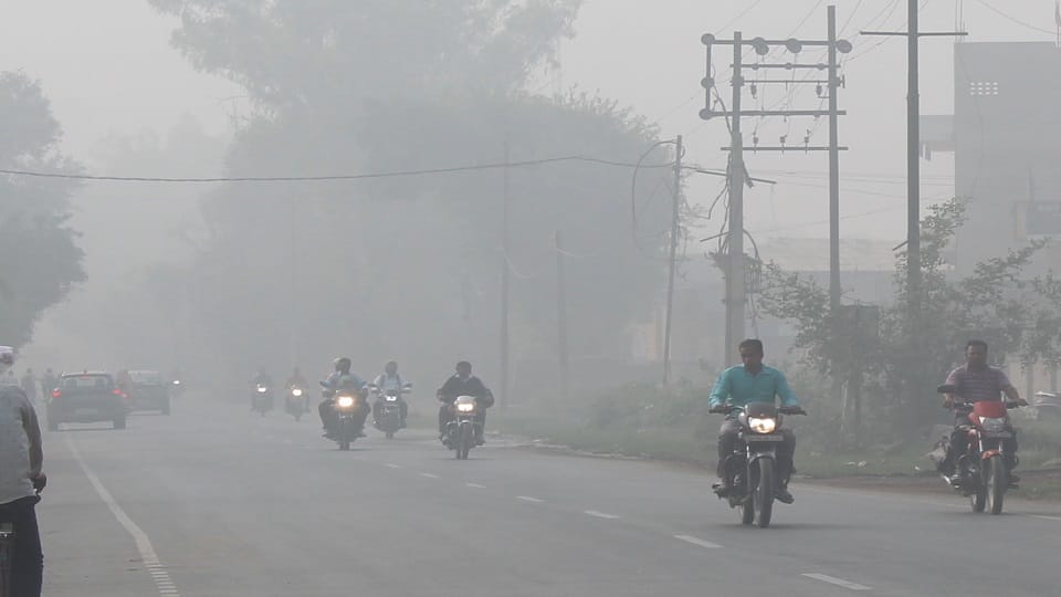 Fog reached Hathras due to western winds