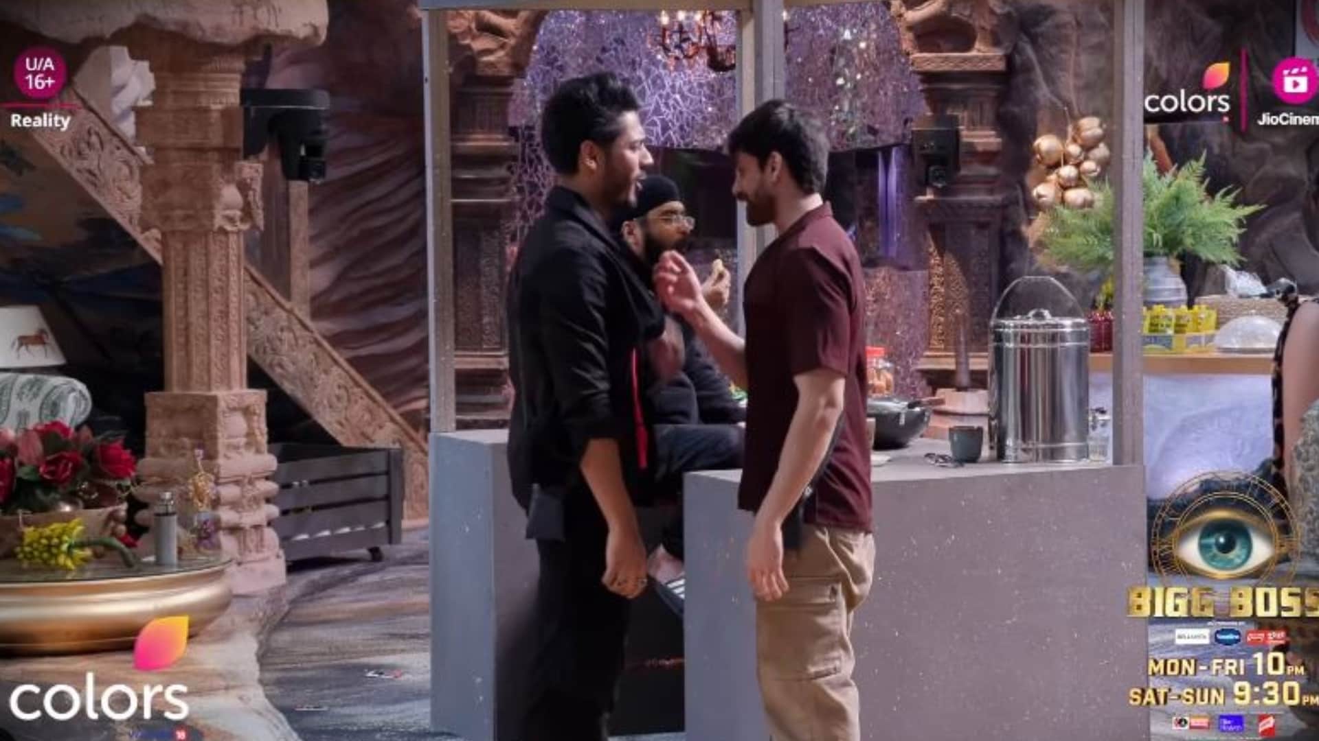 Bigg Boss 18 Update Avinash Mishra Digvijay Rathee get physical Former says Bhul jaunga contract report
