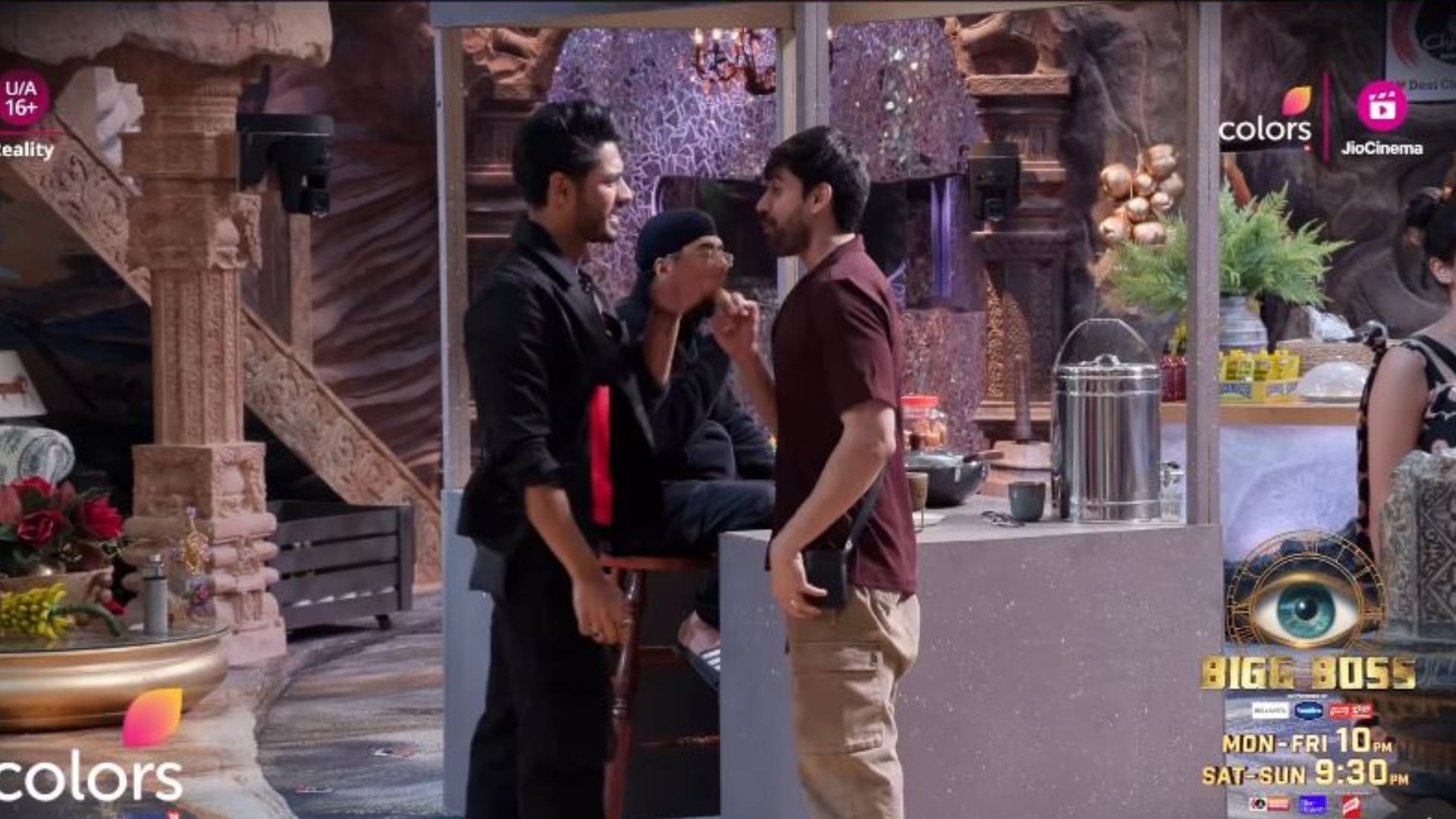Bigg Boss 18 Update Avinash Mishra Digvijay Rathee get physical Former says Bhul jaunga contract report