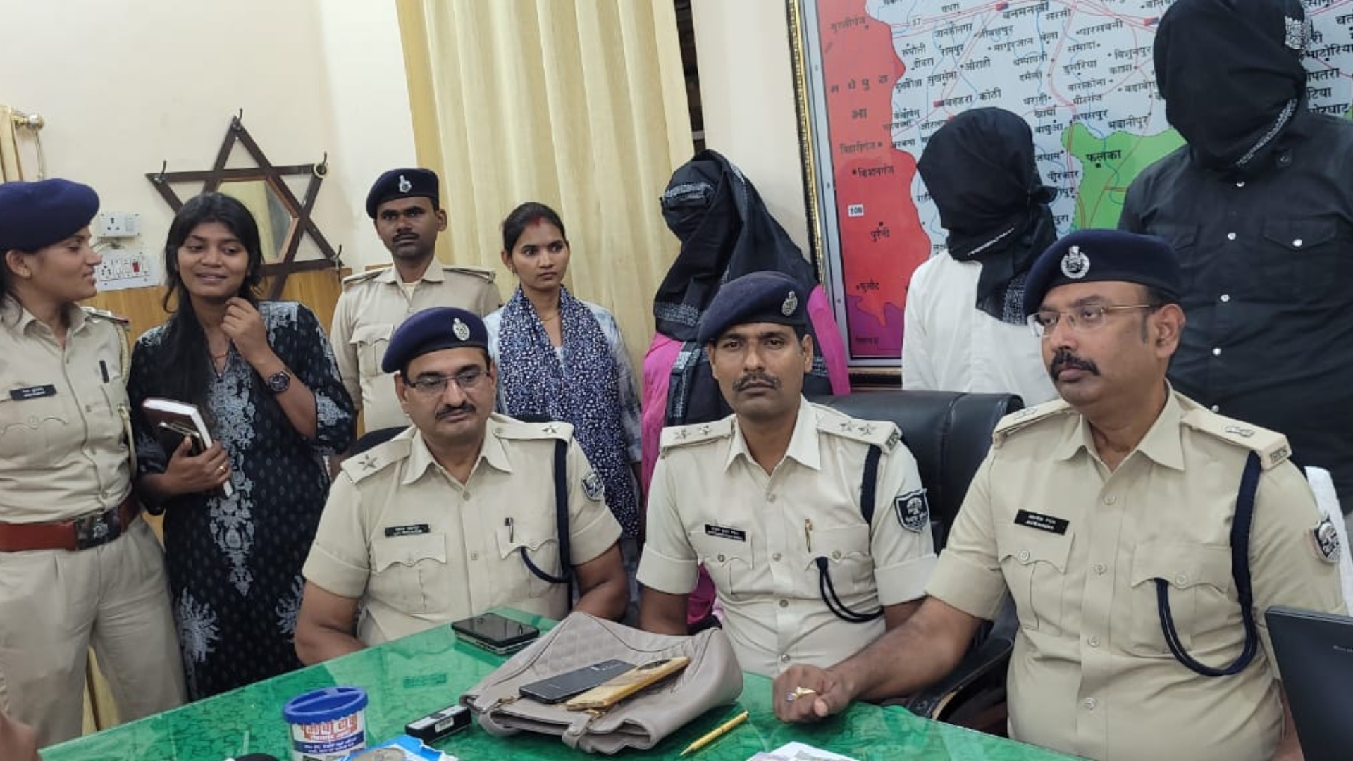 Bihar News : Three smugglers including woman arrested in selling newborn baby case Purnea news